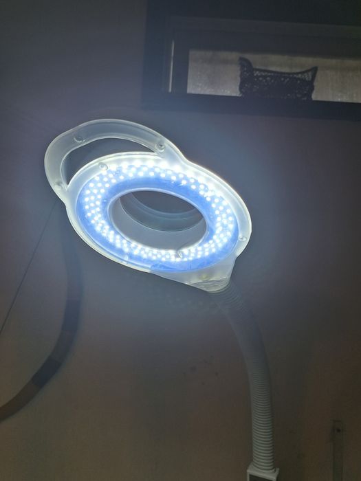 Candeeiro led com lupa