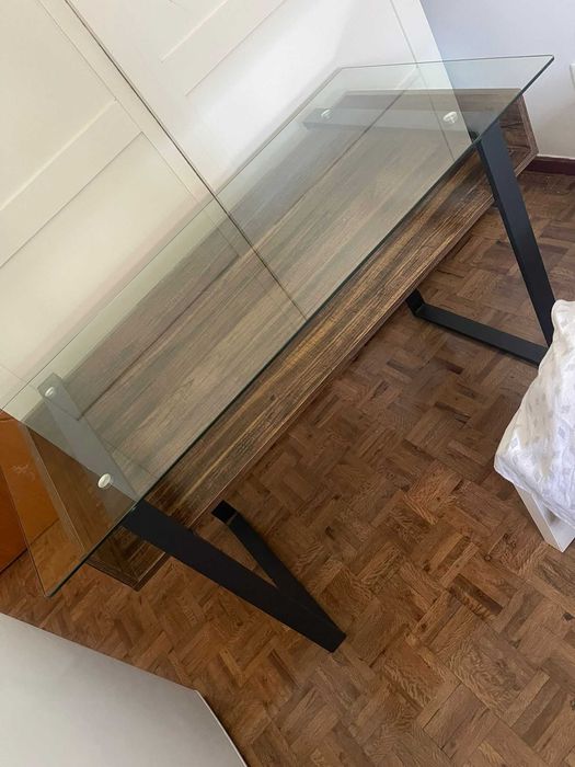 Mesa de vidro / Secretária