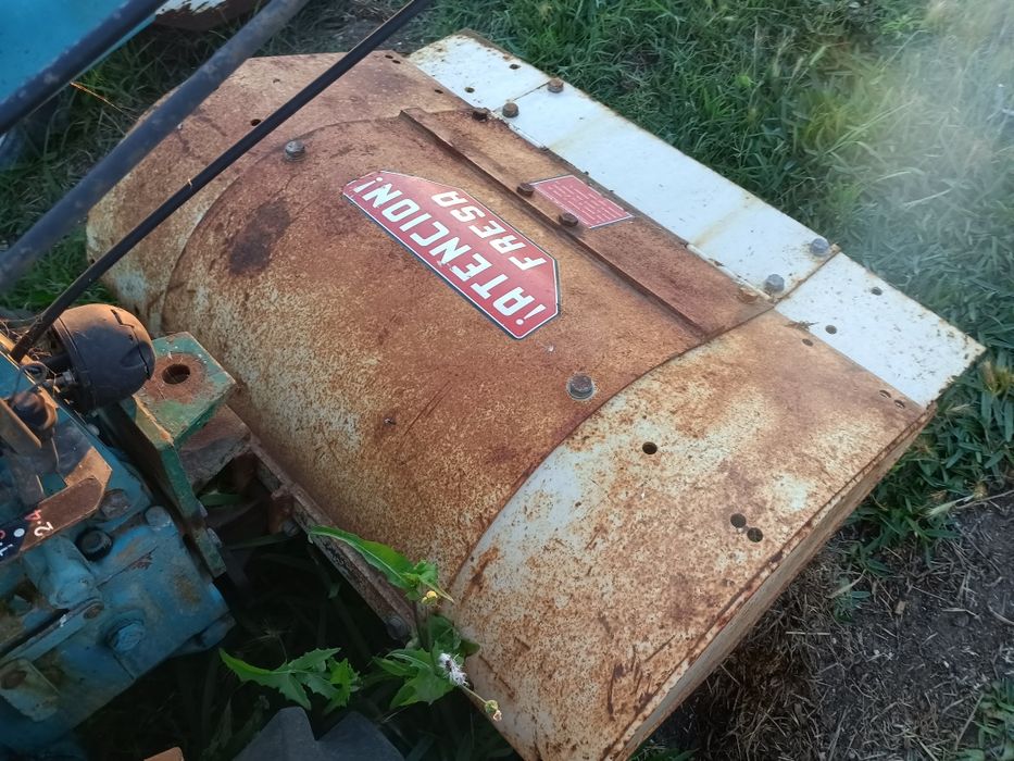 Horta , quintal , terra macia ,  sem frese ?