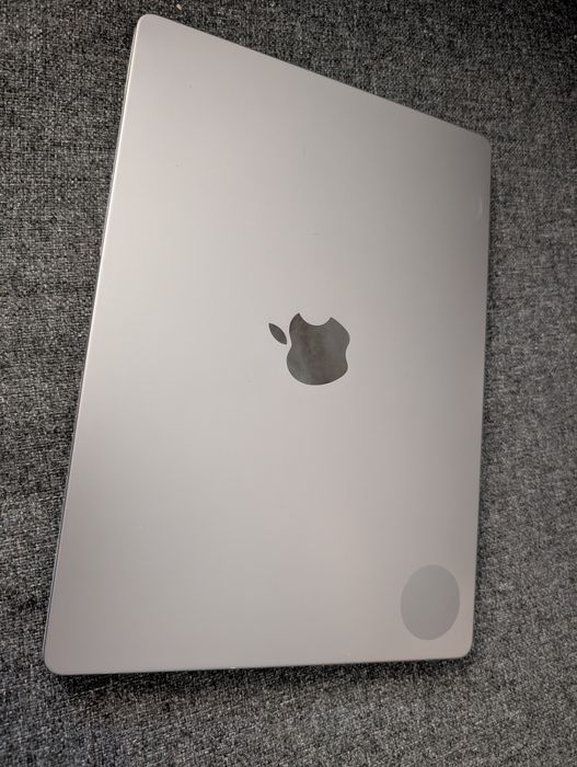 AI MacBook Pro 14" — M1 Max, 32GB RAM / GPU 32 cores