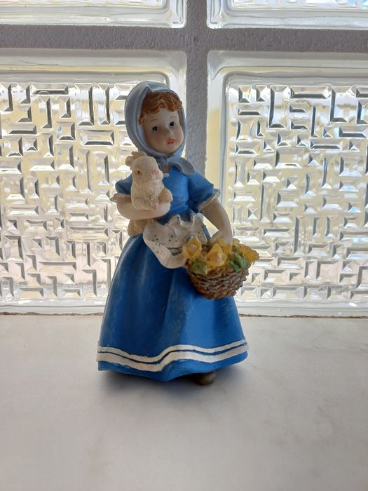 Coleção de bonecas de loiça