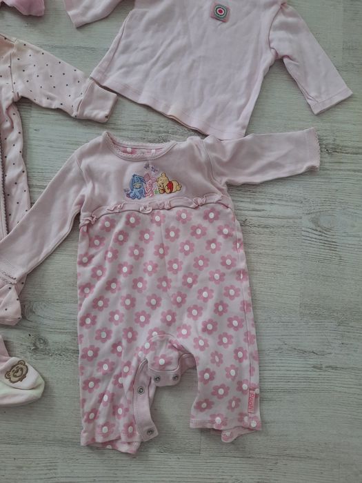 Paka ubranka dla dziewczynki dziewczęce rozmiar od 0-3 miesiący+gratis