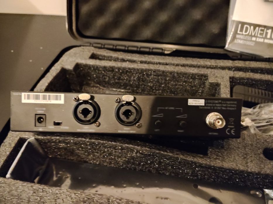 Sistema  In-Ear UHF da LD Systems.

- Modelo MEI100G2.
Consiste em transmissor estéreo de 9,5" MEI 100 T, receptor de corpo MEI 100 G2
