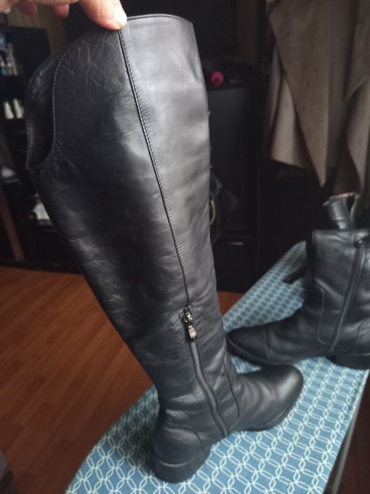 Продам кожані сапожки до середини коліна