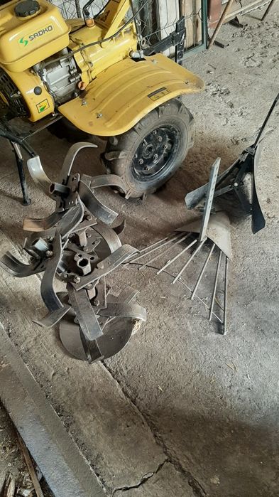 Продам мотоблок Sadko 900 PRO с насадками в отличном состоянии