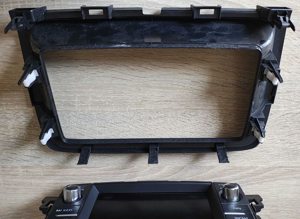 Panel audio i nawigacji do Mazdy CX-5, rocznik 2014