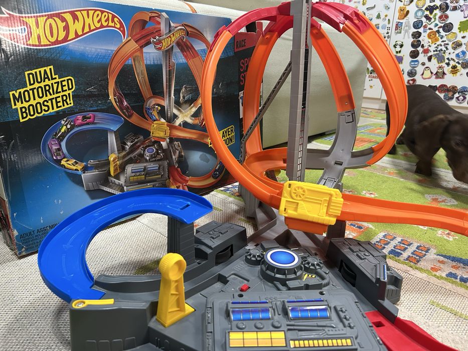 Hot Wheels Spin Storm моторизований трек Запаморочливі віражі петлі