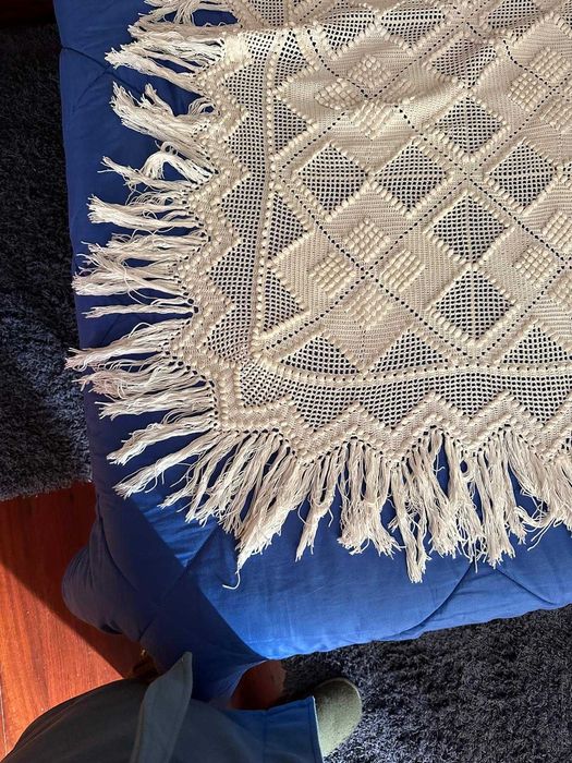 Colcha de Renda antiga feita a mão - Cama de Casal
