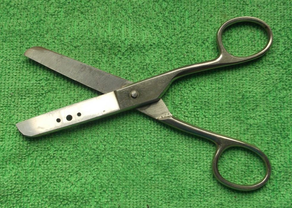 Stare, sygnowane nożyczki Gerlach.