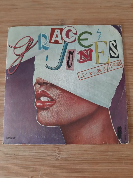 Disco vinil Grace Jones " on your nees"