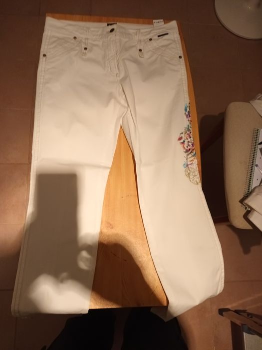 Conjunto calça e blusão branco