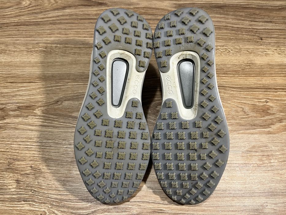 Кросівки ECCO  Розмір 41(26,5 см.) Ціна 1290 грн.