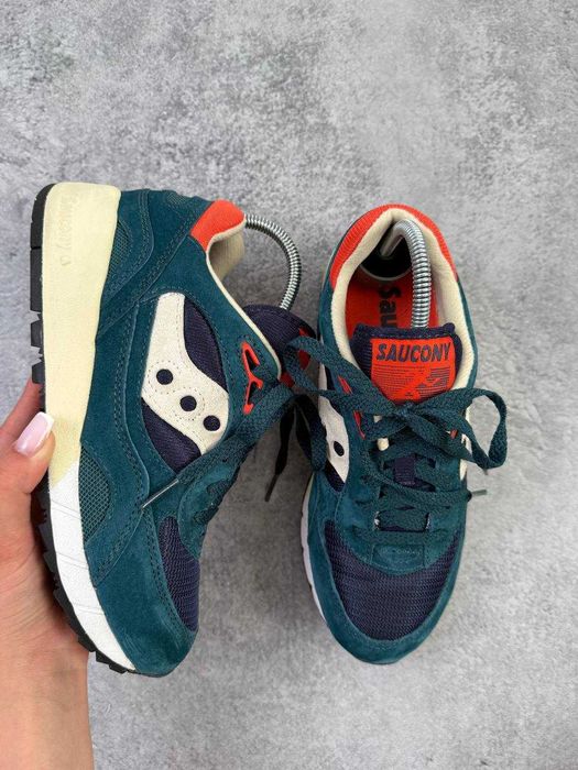 Продам оригінальні кросівки Saucony Shadow 6000 у дуже крутому забарвленні (темно-зелений/синій/помаранчевий).