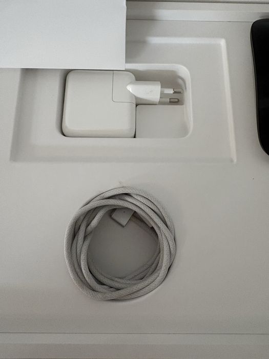 MacBook Air M4 13,6” + Apple Magic Mouse — 16GB / 512GB — COMO NOVO (Garantia 2 anos worten)