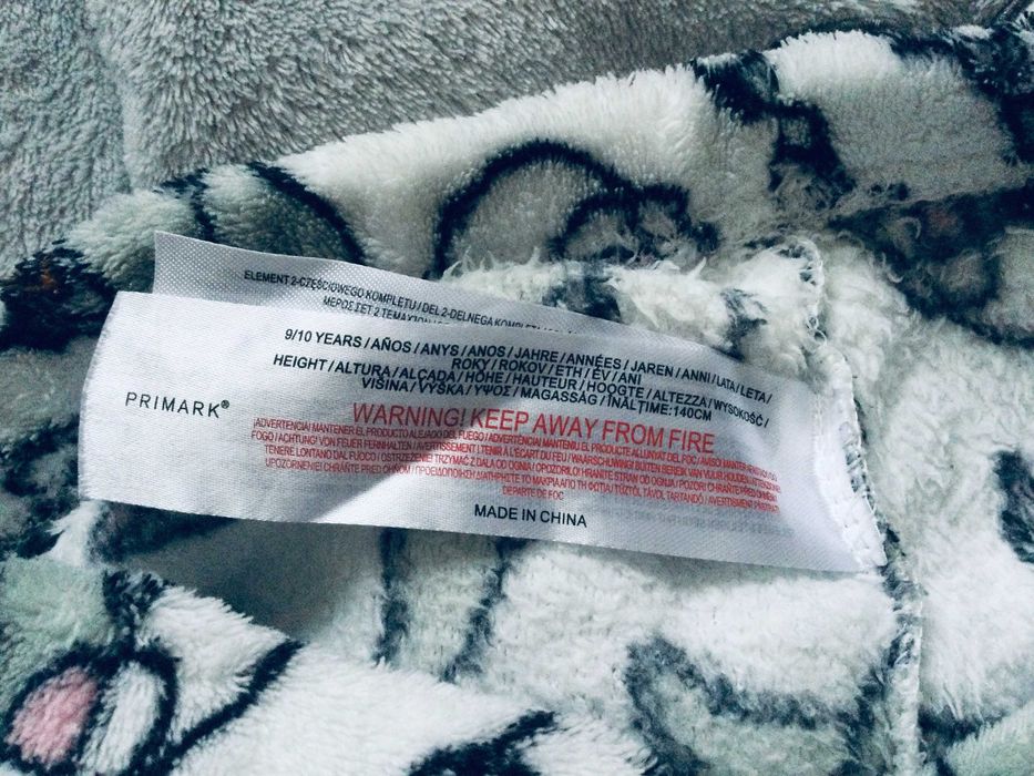 9-10 р., Primark флісова пухнаста піжама з Зайками. тепла, м"якенька.