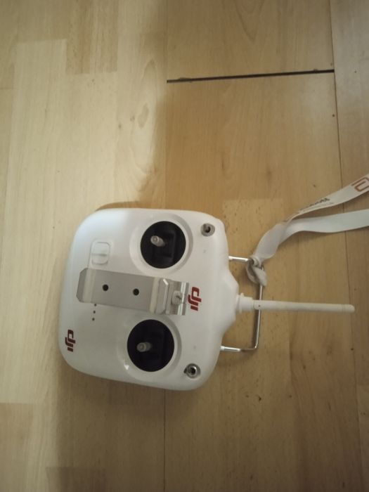 Phantom 3 drone.. with a battery in good condition. €220..64739306802051121