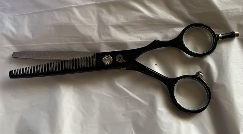 Терміновий розпродаж залишків з салону краси