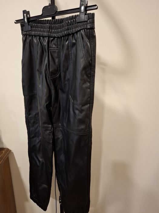 Calças imitação pele pretas