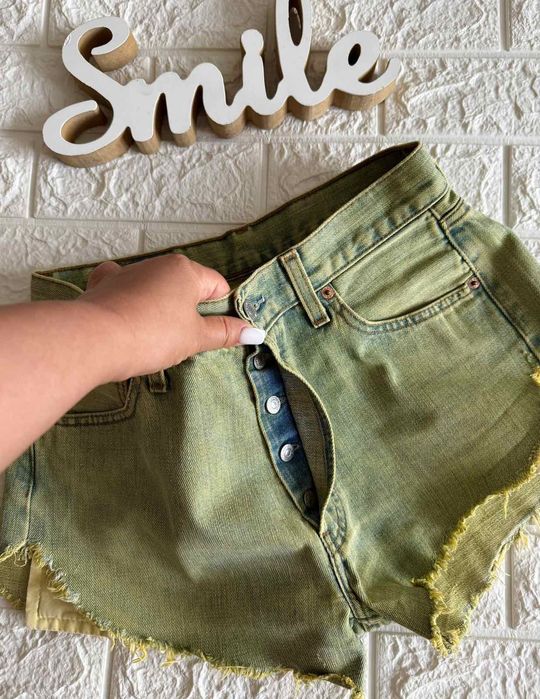 Cтильні шорти Levi's.
