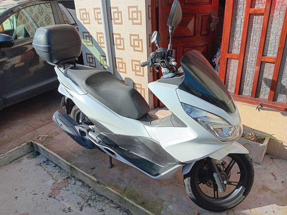 Honda PCX 125 económica e sem acidentes
