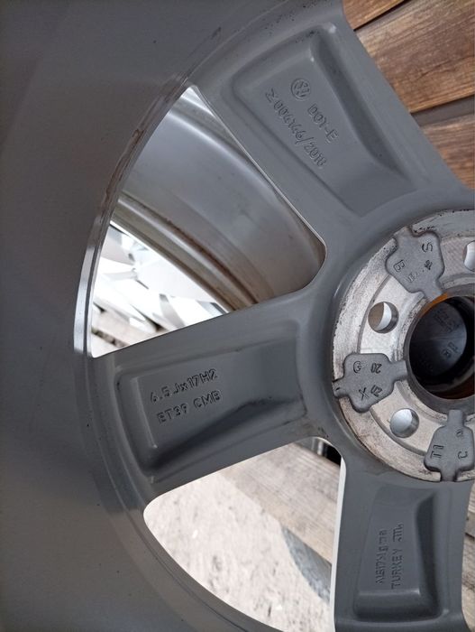 777 R17 5/100 Dia57,1 как новые оригинальные диски Фольцваген Шкода