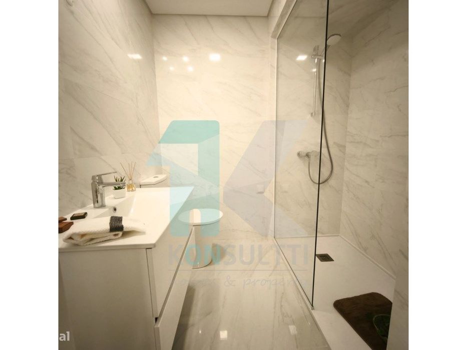 Apartamento T3 com varanda totalmente renovado e vista para o Monsa...
