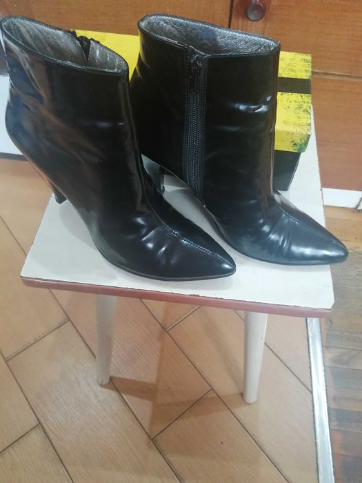 Ботиночки -Турция, лаковые натуральные ,на широкую ножку, размер 39