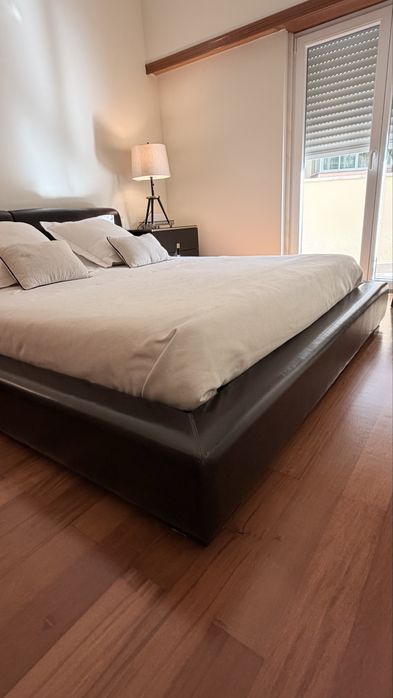 Cama em Pele / Couro Castanho 160x200