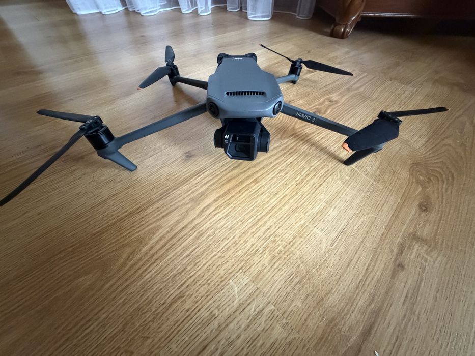 DJI Mavic 3 Fly More Combo / DJI RC