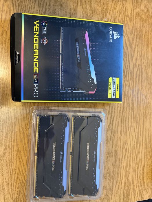 CORSAIR venegance rgb Pro DDR4 32gb (2 X 16GB)