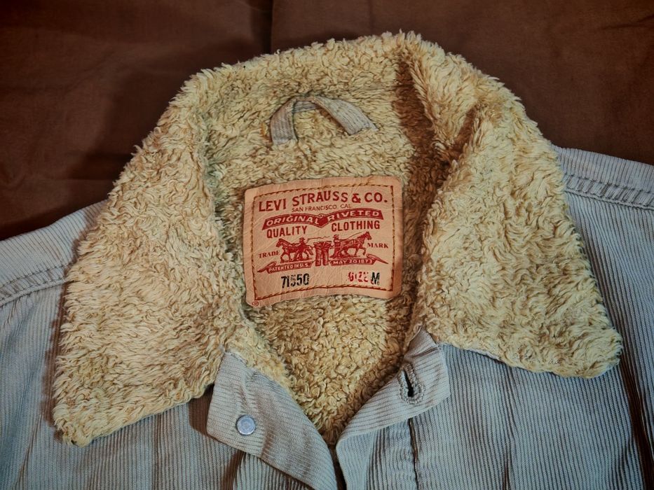 Blusão Levi's bombazina forrado com pelo