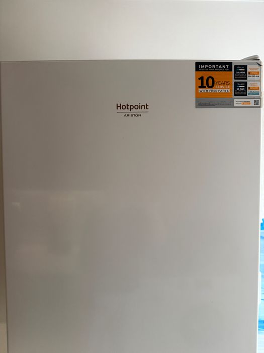 Frigorífico Combinado HOTPOINT- EAN ARISTON H8 A1EW (Low Frost - 5862497 8007842953886 188.8 cm - 338 L- Branco) — Excelente Condição, Como Novo