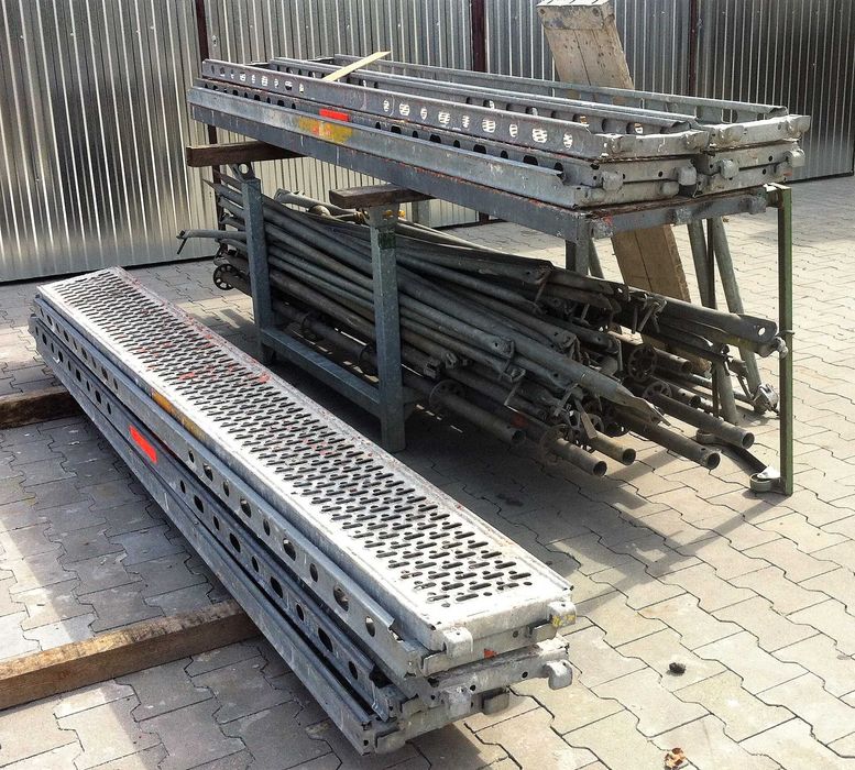 Rusztowanie na szczyt 26m2 Używane 5,14 x 6,2 m Podest stalowy 2,57m