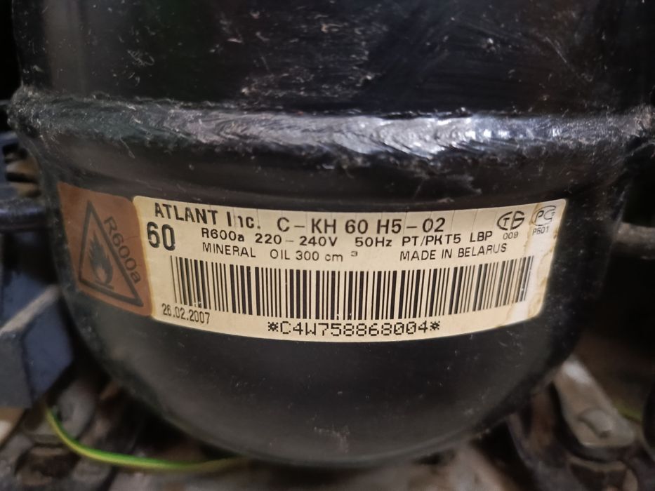 Холодильник Атлант,две камеры,два мотора (есть нюанс)