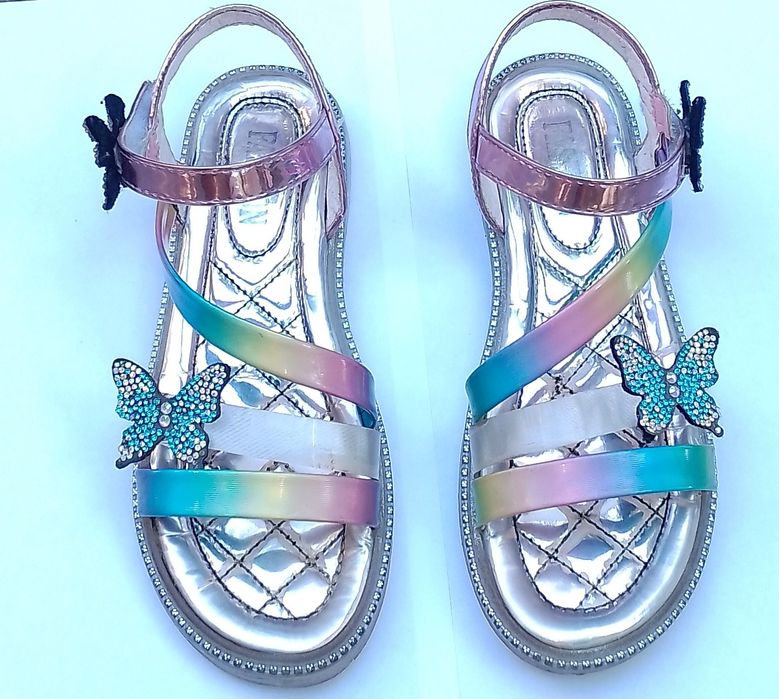 Разная обувь  для девочки (босоножки, туфли, зимние ботинки)