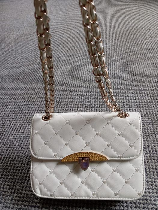biała torebka typu crossbody marki Gallantry