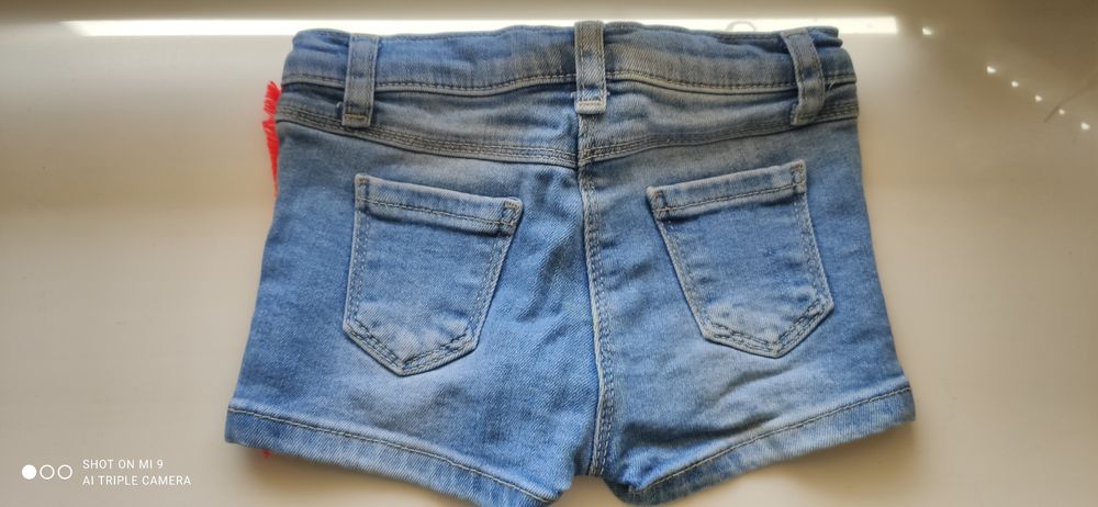 Продам джинсові шорти на дівчинку