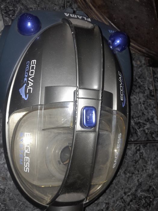 Aspirador da FLAMA s/ saco + ferro a vapor 20€