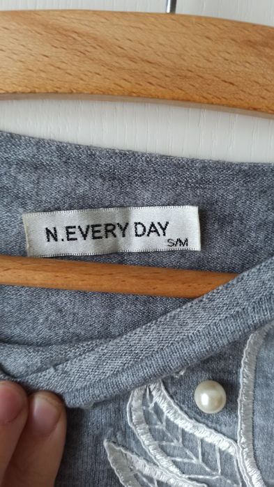 Sweter szary z koralikami rozmiar S/M