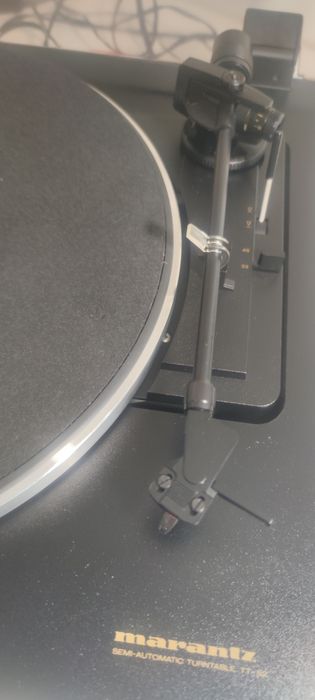 Gira disco Marantz TT-52 com cabeça Ortofon