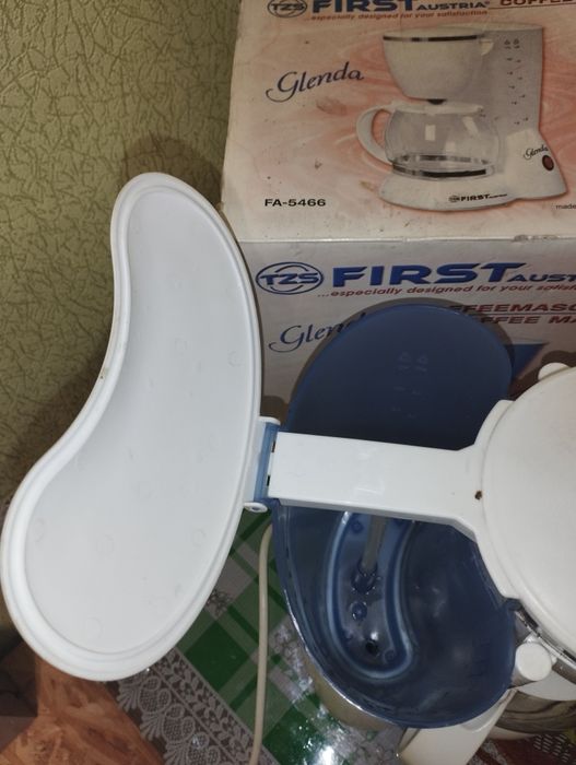 Кофеварка First 5466 в рабочем состоянии