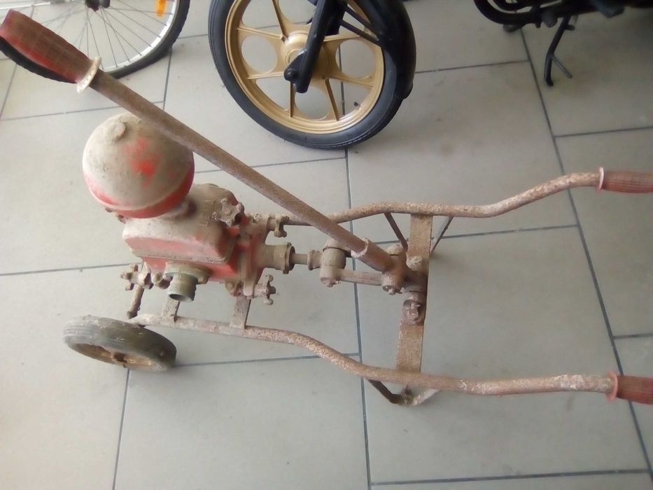 Bomba de tirar vinho antiga