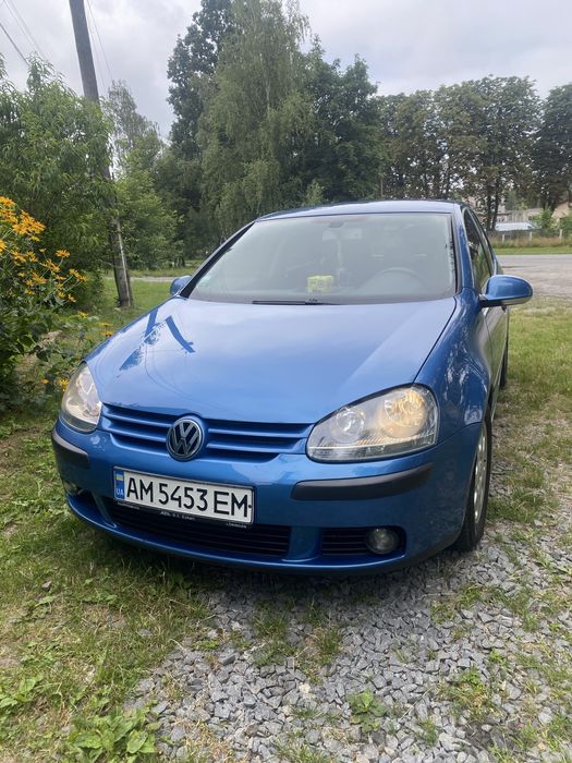 Авто Vollkswagen golf 1.6MPI