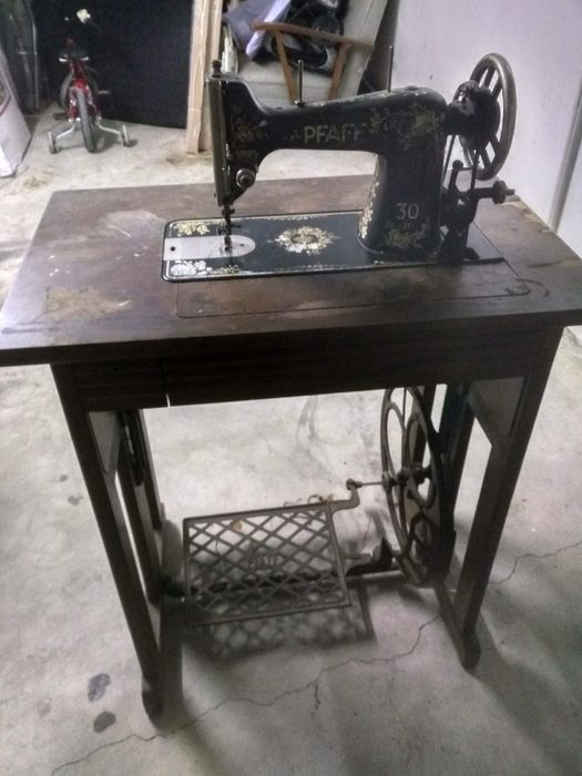 Máquina de costura antiga PFAFF