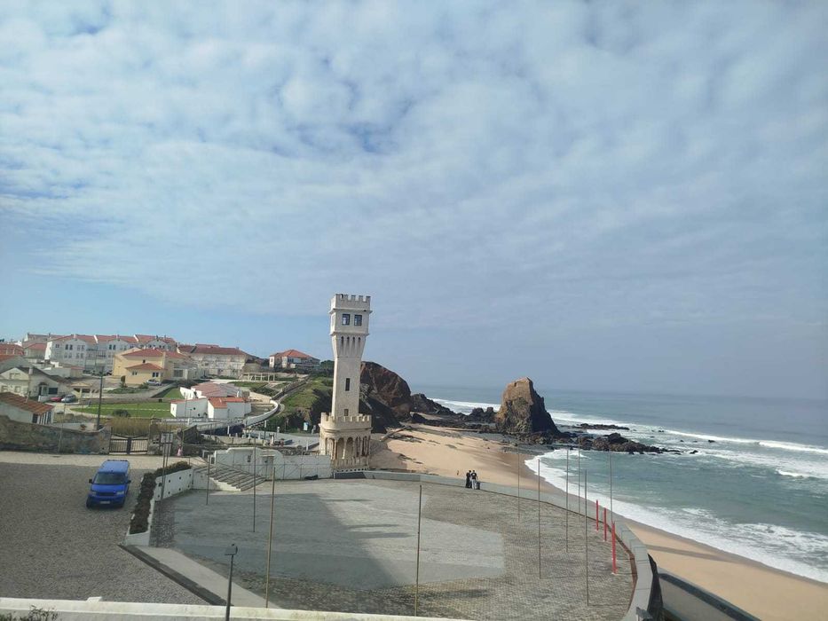 Moradia em Santa Cruz, 250m Praia Santa Helena