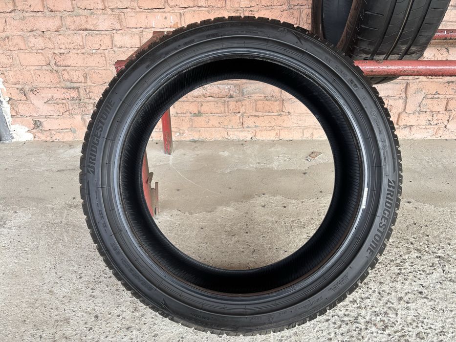Одиночка Розпаровка Шина Зимова !!!25рік!!! 215/45R20 Bridgestone