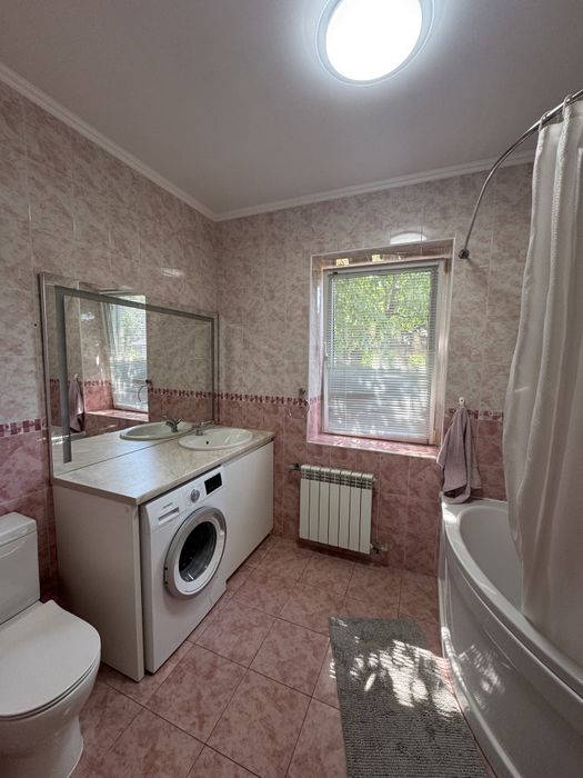 Продам два  дома на участке 18 соток, с ремонтом, техникой, все удобстваБольшая Рогань