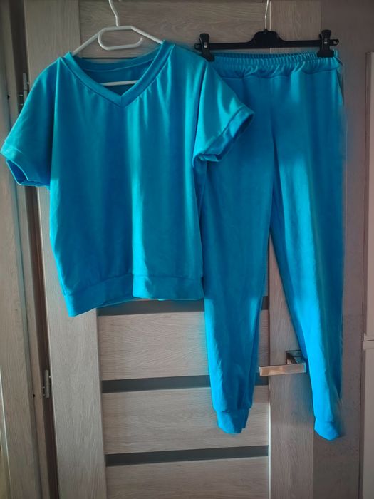 Dres damski welurowy