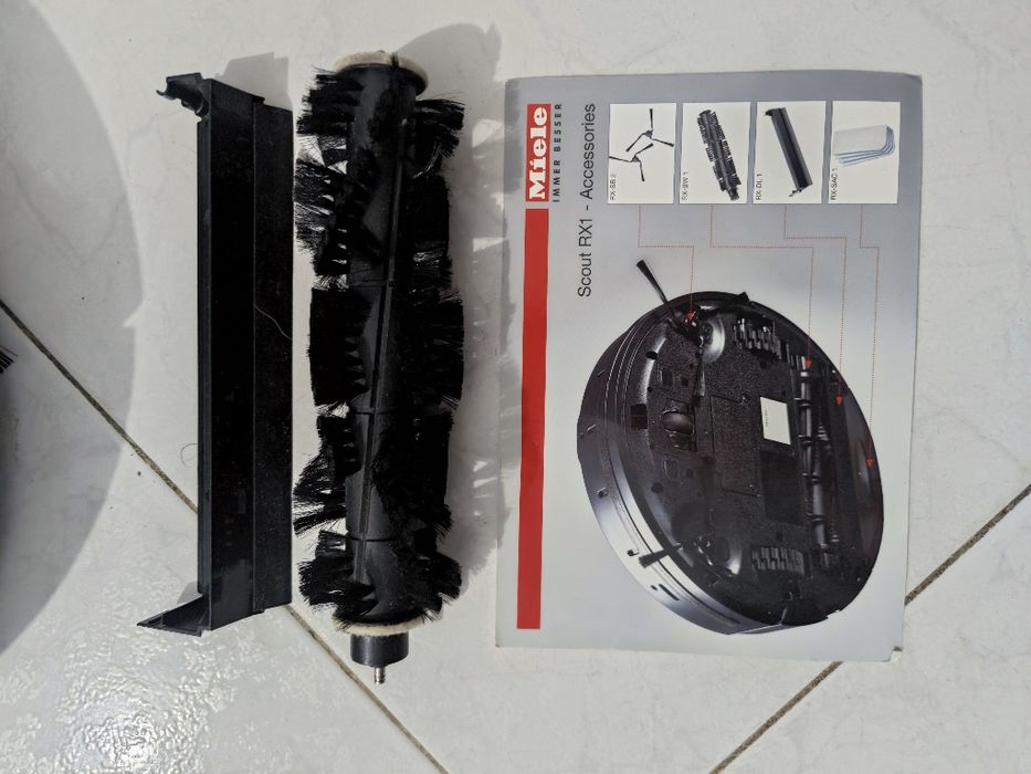 Aspirador robot Miele Scout RX1 com acessórios (avariado)