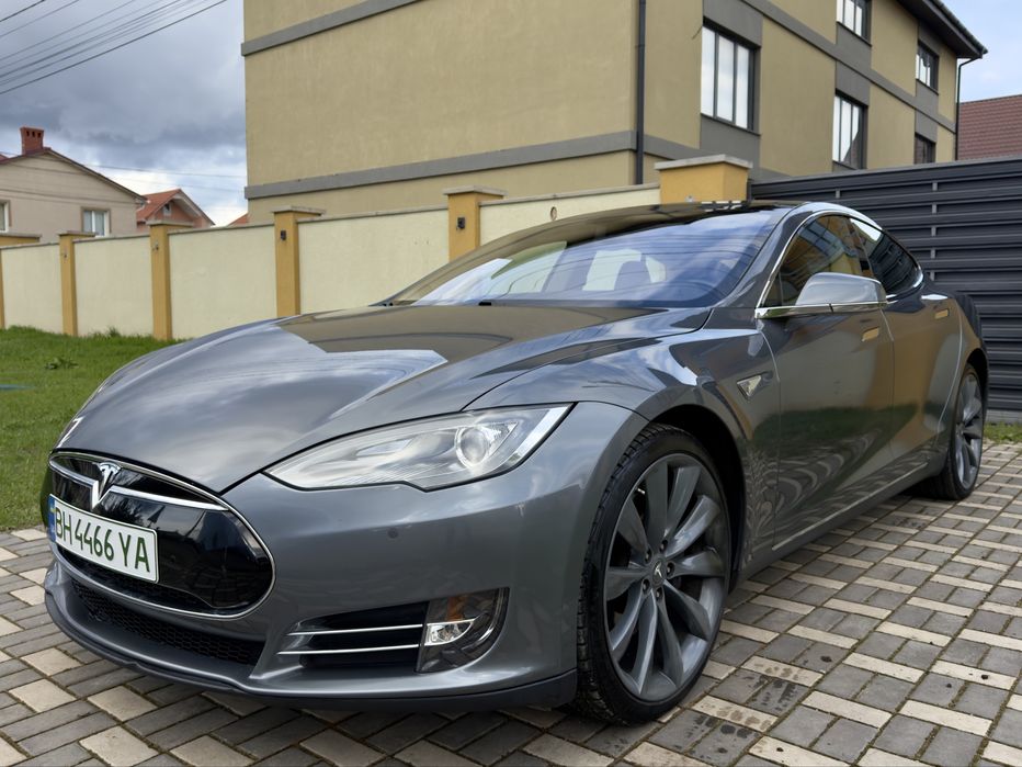 Tesla Model S - 85квт на пневмо з панорамою